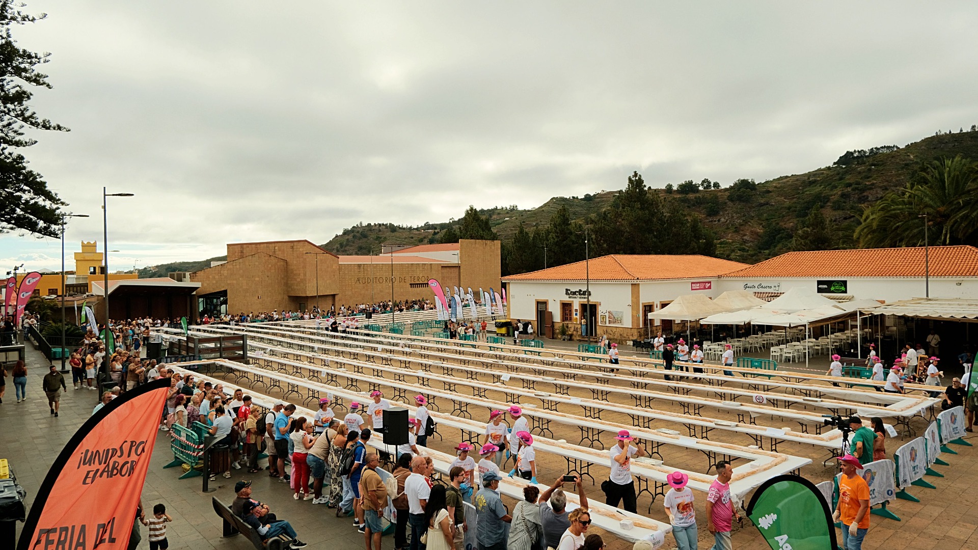 Teror hace historia en la I Feria del Chorizo «Unidos por el Sabor»: un éxito rotundo que supera el récord previsto.